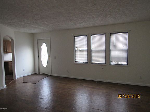 5th image of 260 S Fair Ave