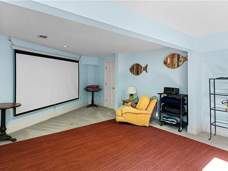 979 Springdale Rd NE — Photo 41