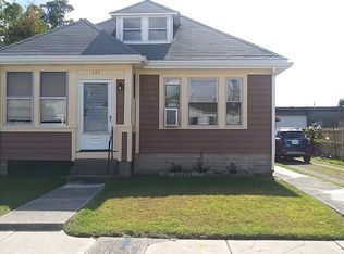 121 Whittier Rd, Pawtucket, RI 02861