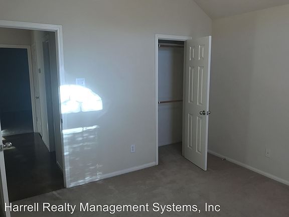 3rd image of 304B Chapel Trail Cir