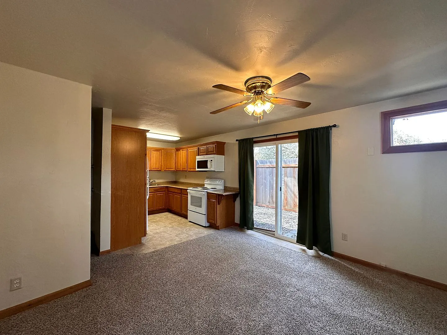 Cozy Veneta One Bedroom — Photo 2
