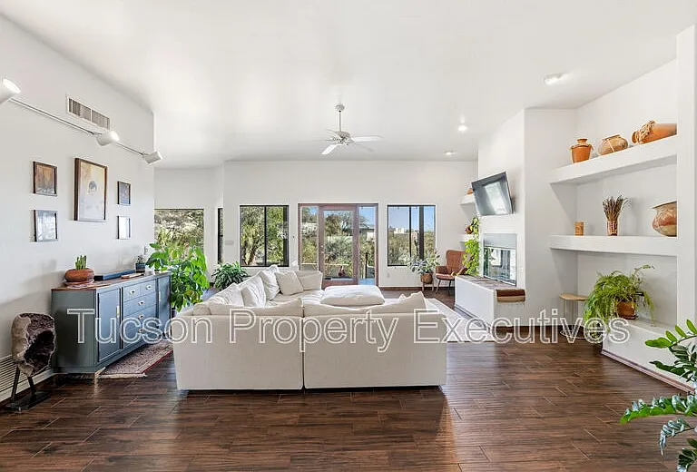 3901 N Vista De La Cima — Photo 3