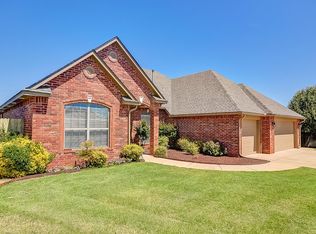 100 Summit Ridge Ct, Norman, OK 73071