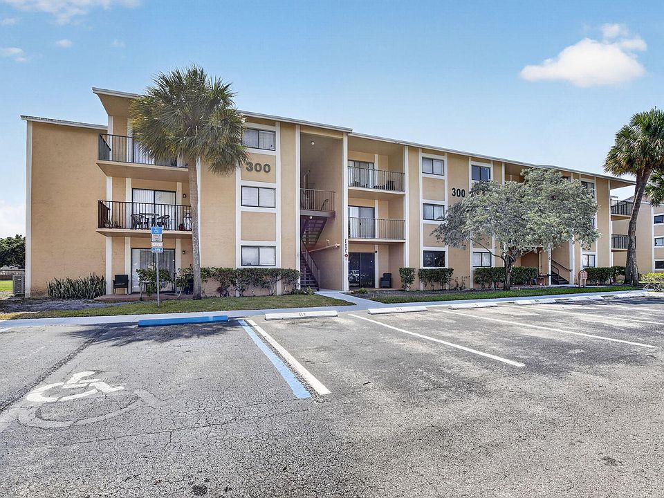 1st image of 300 Palm Circle W #106
