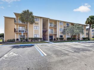 300 Palm Circle W #106, Pembroke Pines, FL 33025