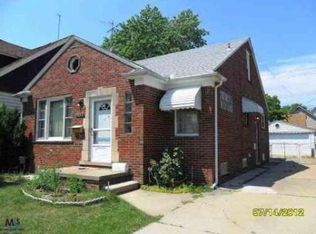 15045 Stephens Dr, Eastpointe, MI 48021