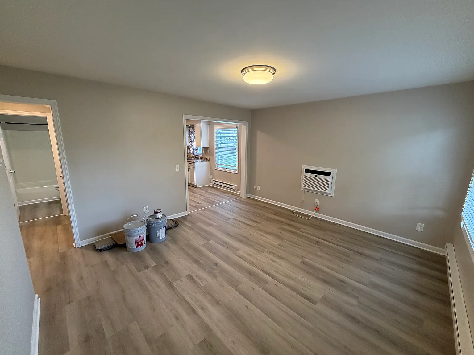 2 bed, 750 sqft, $1,200 — Photo 3