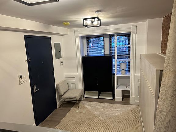 5th image of 265 Alexander Ave #1F