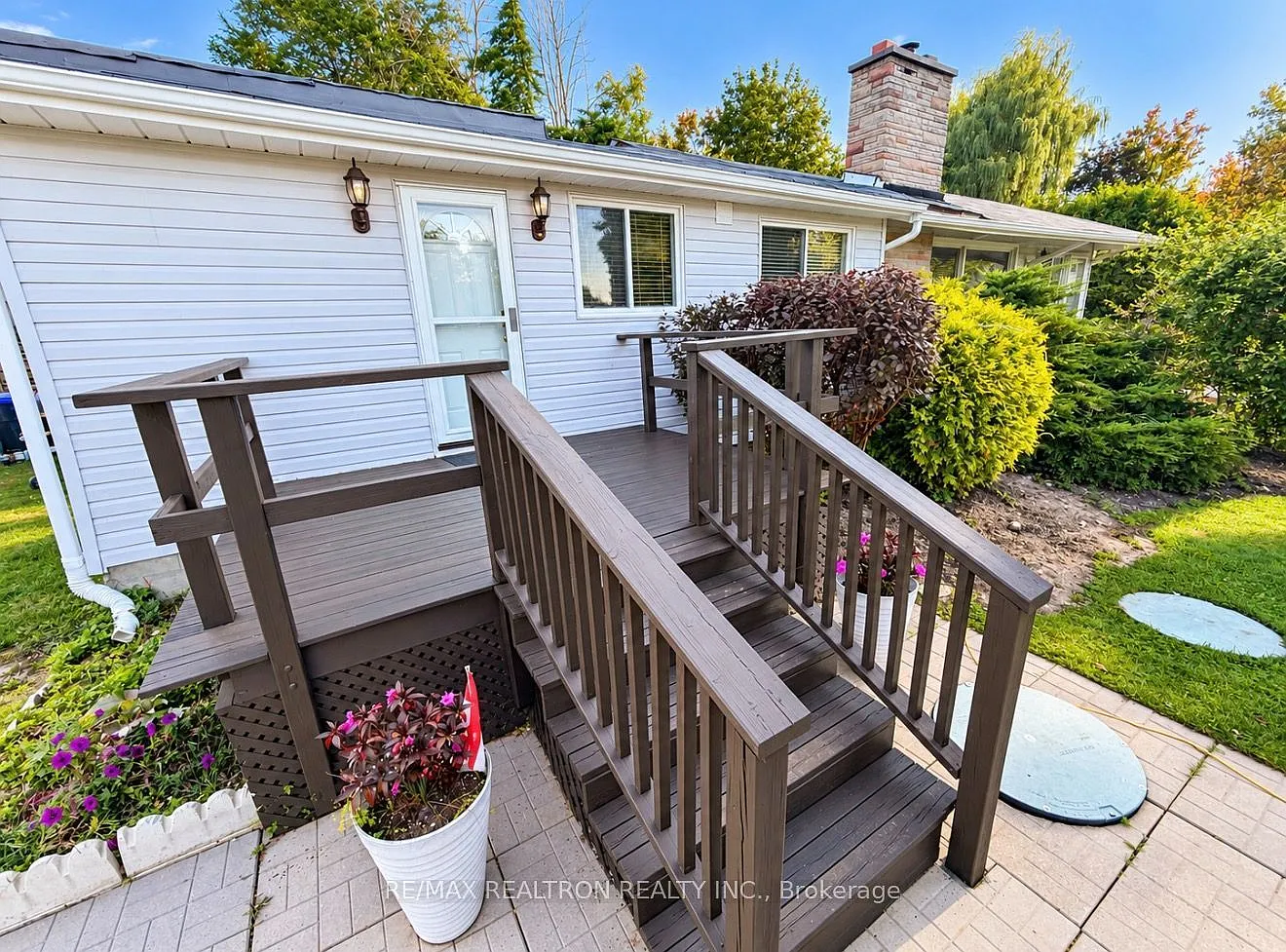 4 bed, $3,000 — Photo 1