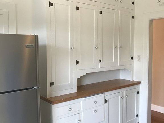3rd image of 198 S Commonwealth Ave APT 3