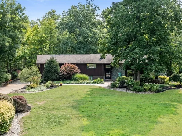 479 Hickory Hill Dr, Mayfield Village, OH 44143