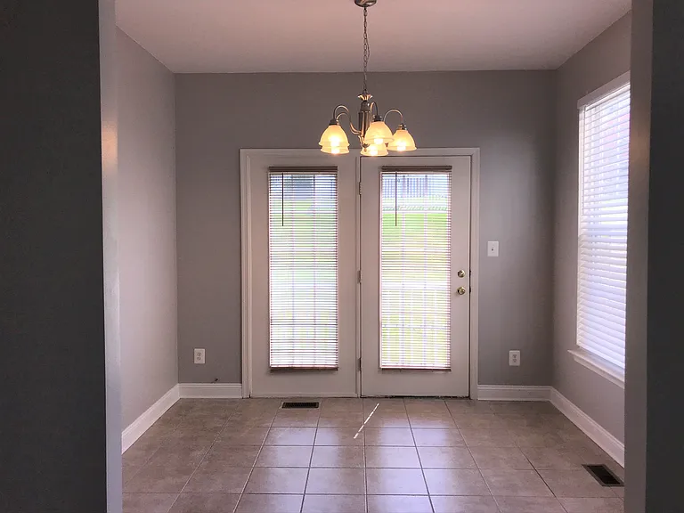 Sun room / dining nook
New Composite Deck not in picture