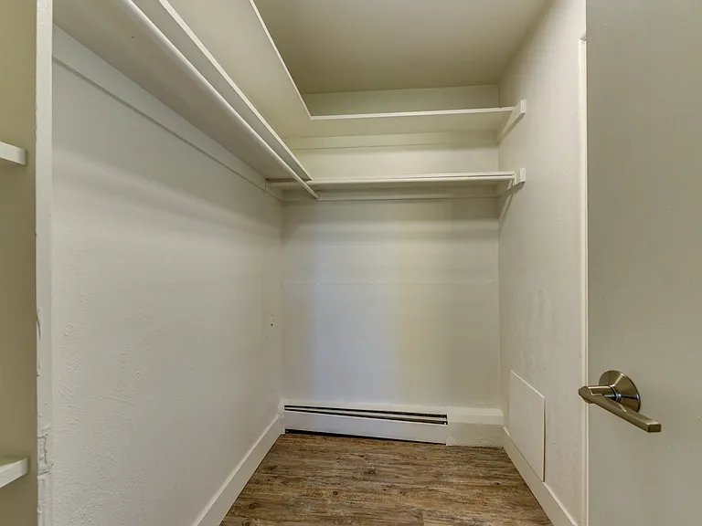 Clay Street Apartments — Photo 27
