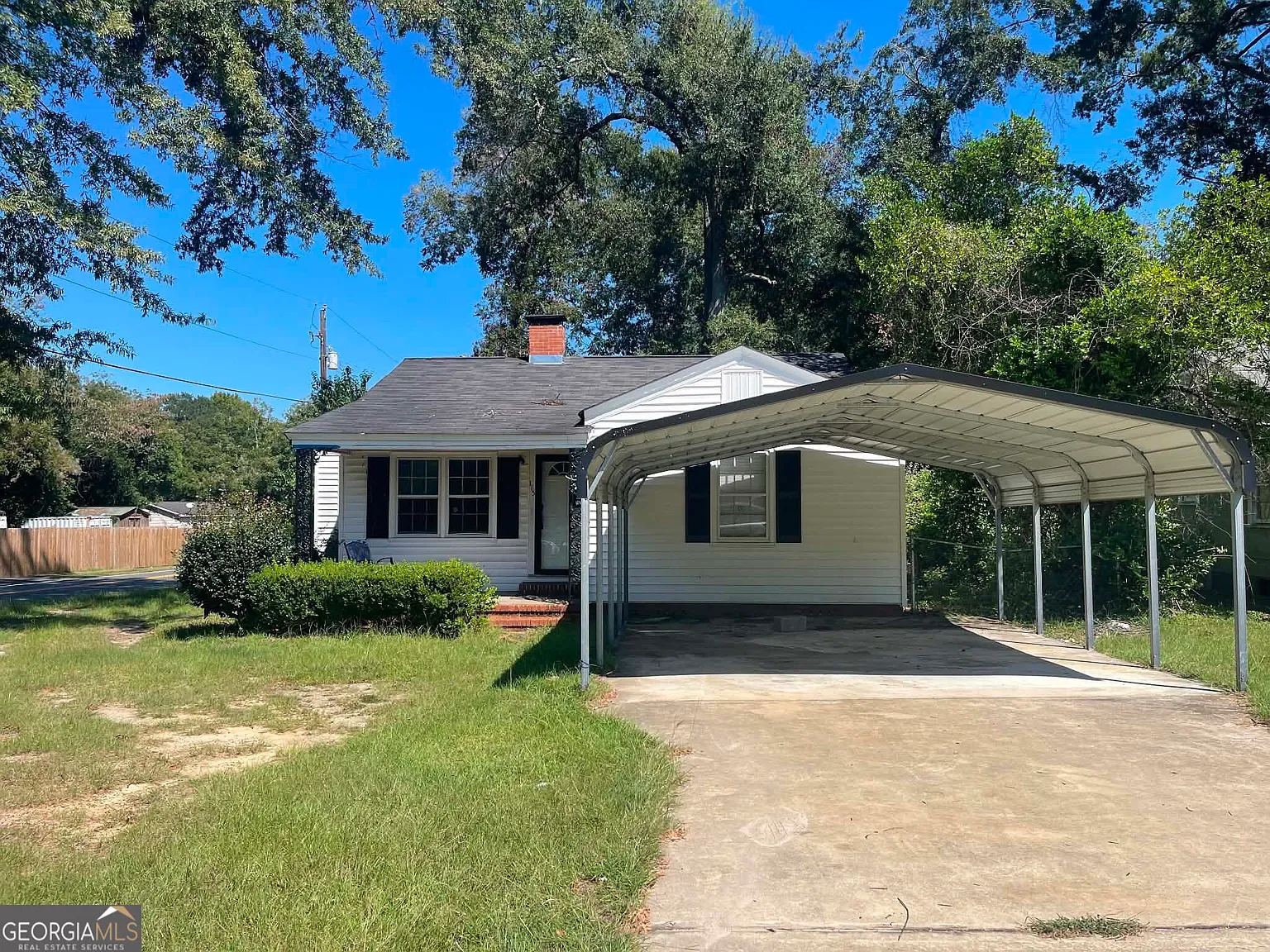 3 bed, 1.0 bath, 1242 sqft, $1,325 — Photo 1