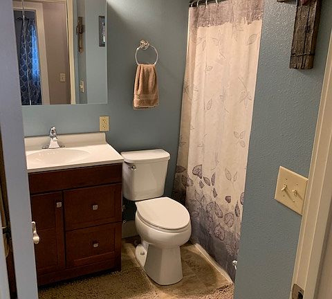 4th image of 2922 Custer Ave