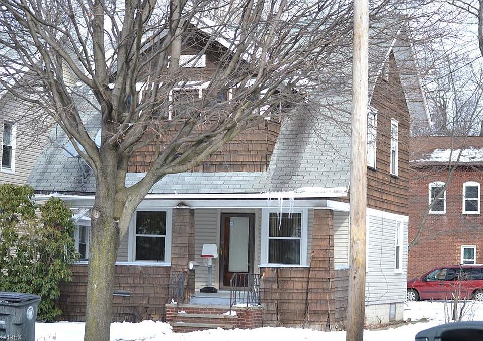 2nd image of 205 E Archwood Ave