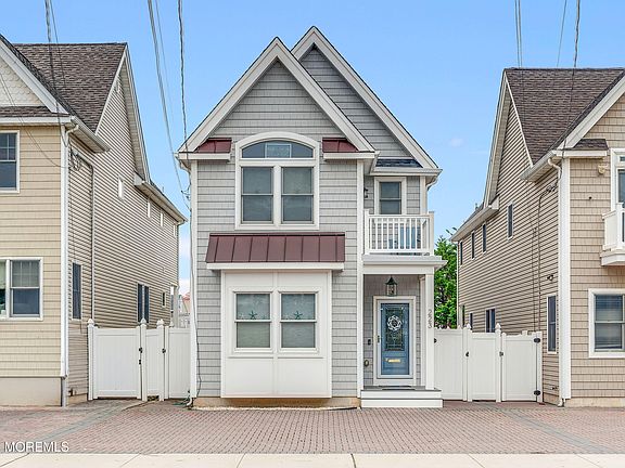 2nd image of 223 1st Avenue