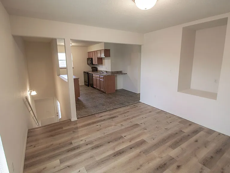 1007 W Ash St — Photo 1