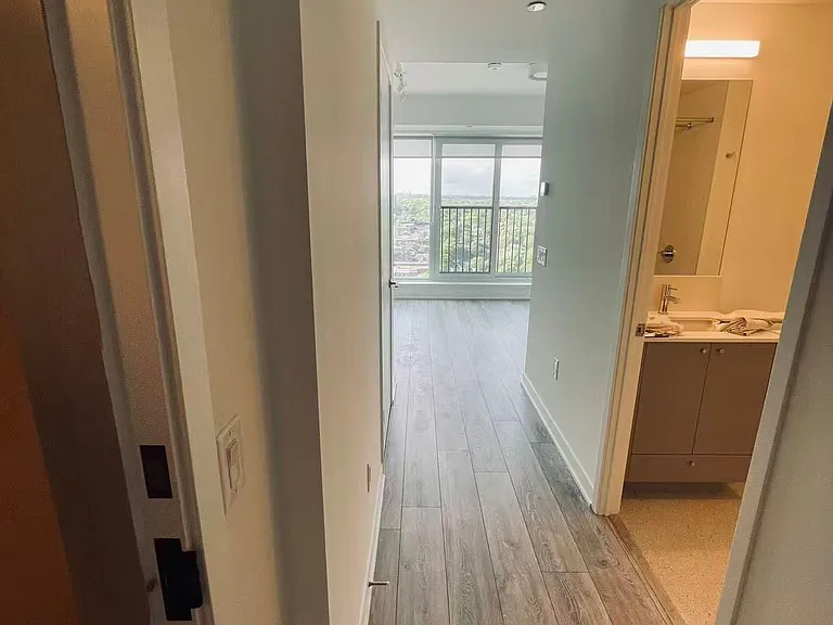 10 Oak St #1710 — Photo 6