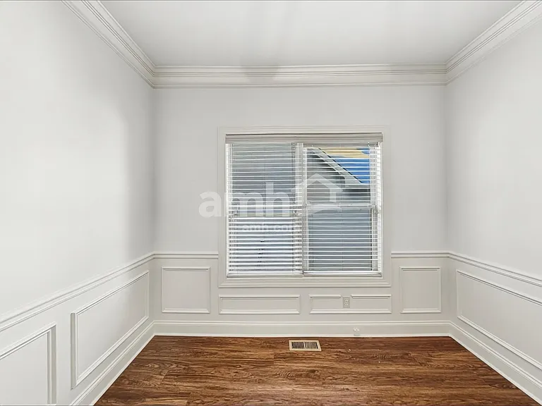 243 Royal Crescent Ter — Photo 6
