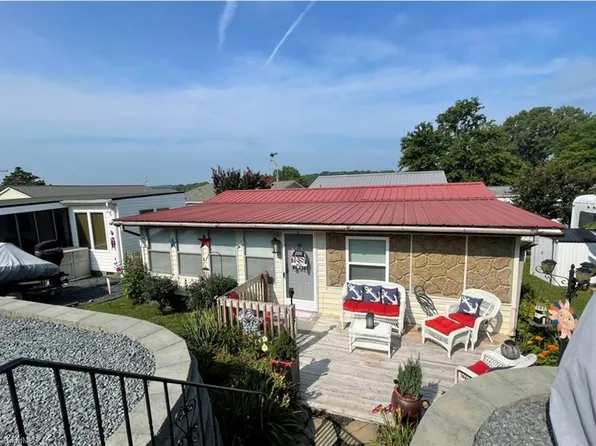 103 Maple St, New London, NC 28127