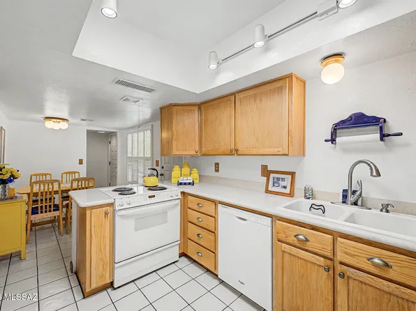 1911 N Camino De La Cienega, Tucson, AZ 85715