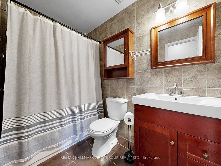 1443 Connery Cres #UPPER — Photo 11