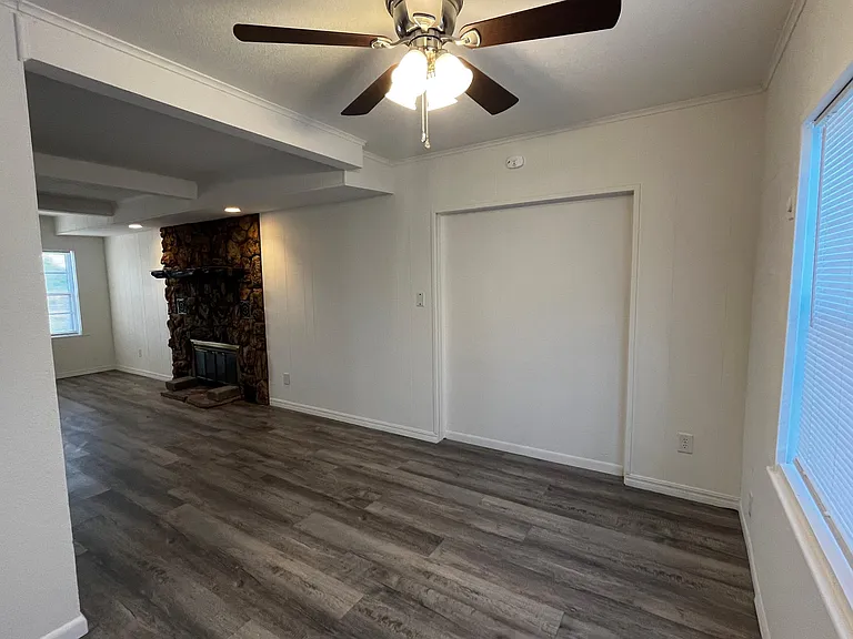 1102 W Airport Rd — Photo 11
