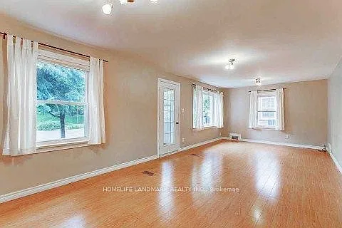 109 Poyntz Ave N — Photo 4