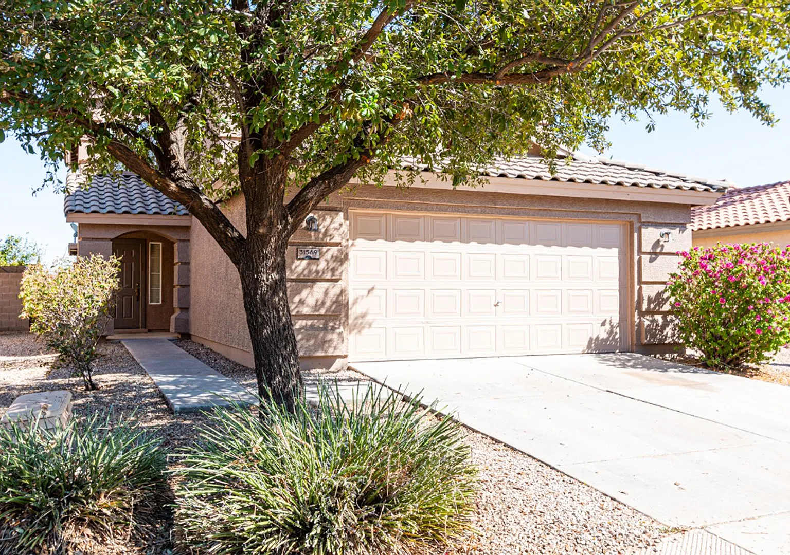 Lovely 4 Bed 3 Bath Home In San Tan Valley — Photo 4
