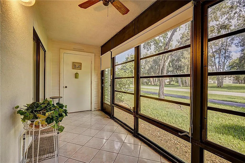 2 bed, 2.0 bath, 976 sqft, $3,000 — Photo 4