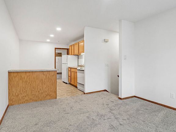 5th image of 881-889 Janesville St #18992671