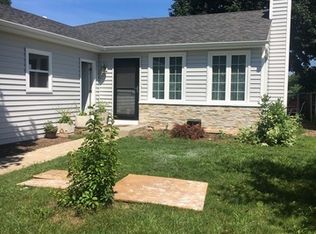 211 E Lakeside Dr, Vernon Hills, IL