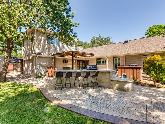 2nd image of 3326 Regent Dr