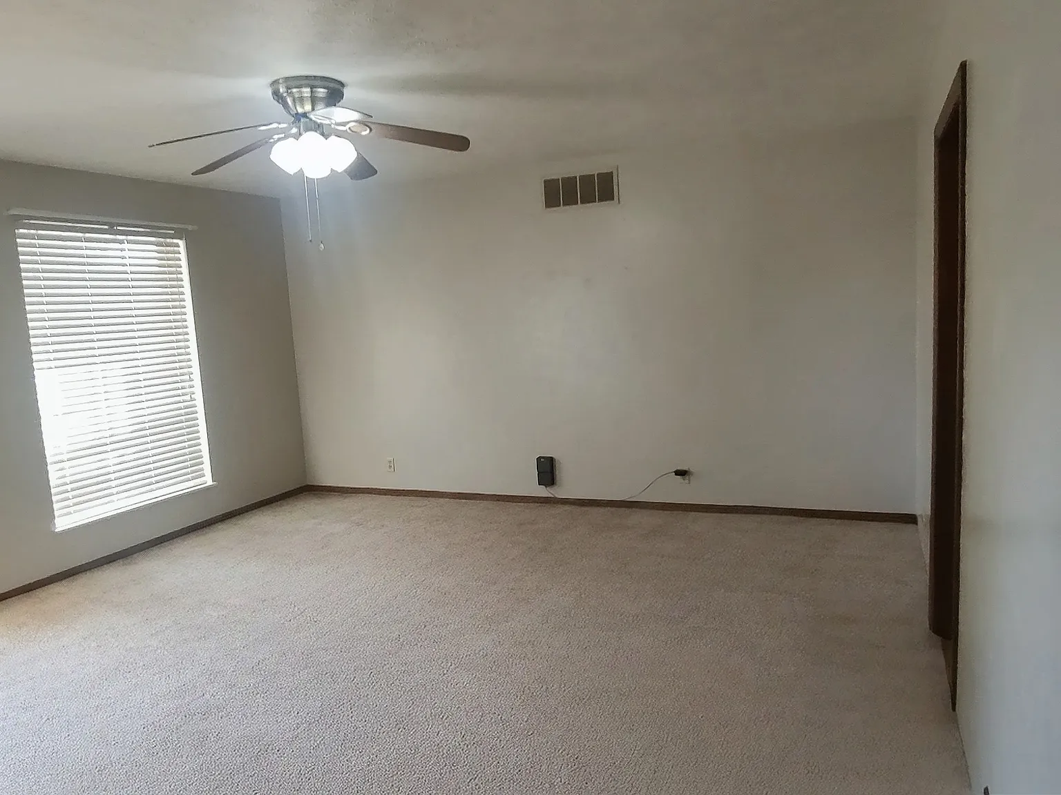 3 bed, 1374 sqft, $1,100 — Photo 2