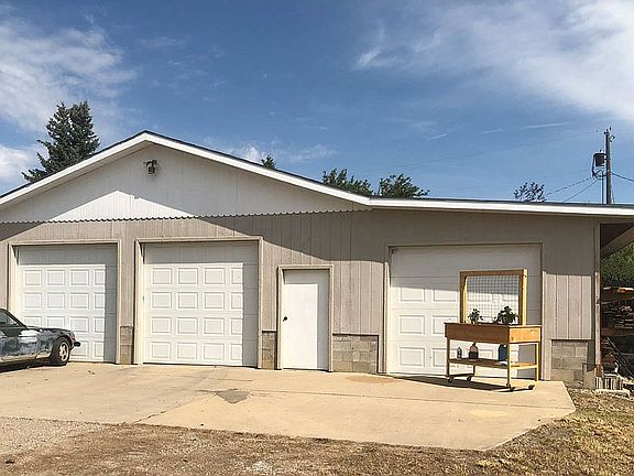 3-Car Detached Garage