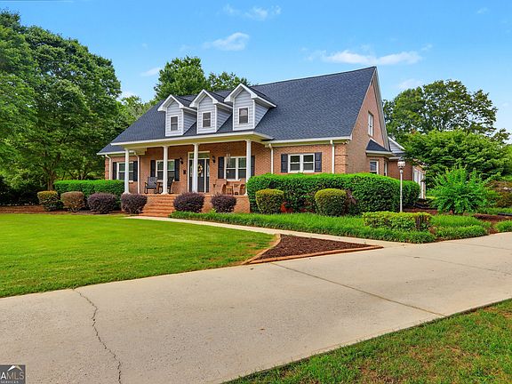 3rd image of 185 Red Maple Dr