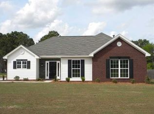 1714 Honeysuckle Ridge Dr, Deatsville, AL 36022