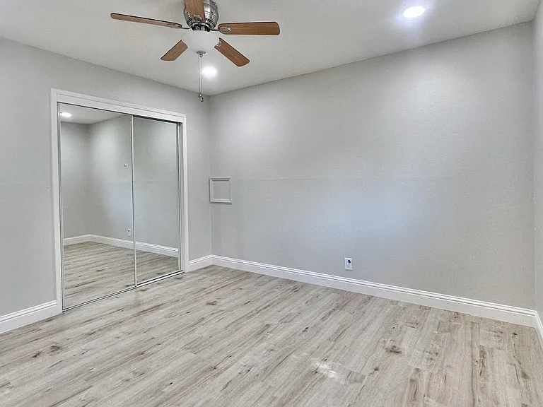 655 Mariposa Ave — Photo 16