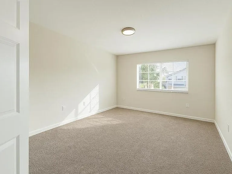 5122 NW 30th Ln — Photo 8