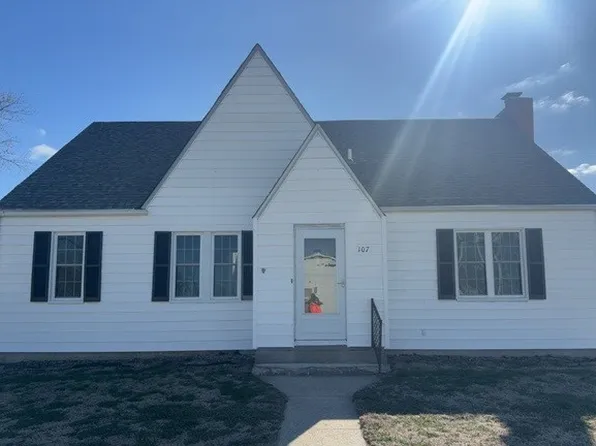 107 N 3rd St, Richview, IL 62848