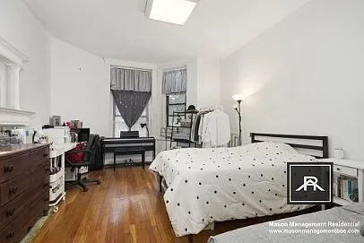 4 bed, 1.0 bath, 1048 sqft, $3,600 — Photo 4