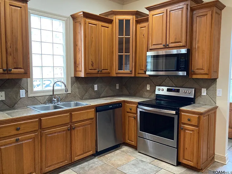 10655 Woodland Oaks Dr — Photo 2