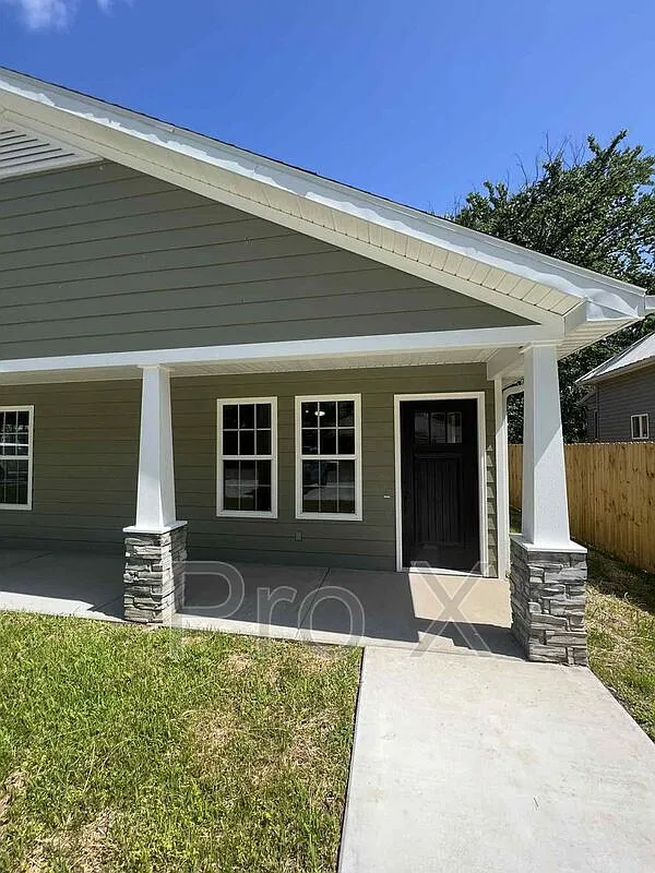 412 Maple St — Photo 2