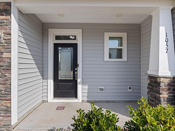 4th image of 1057 Arbor Edge Ln
