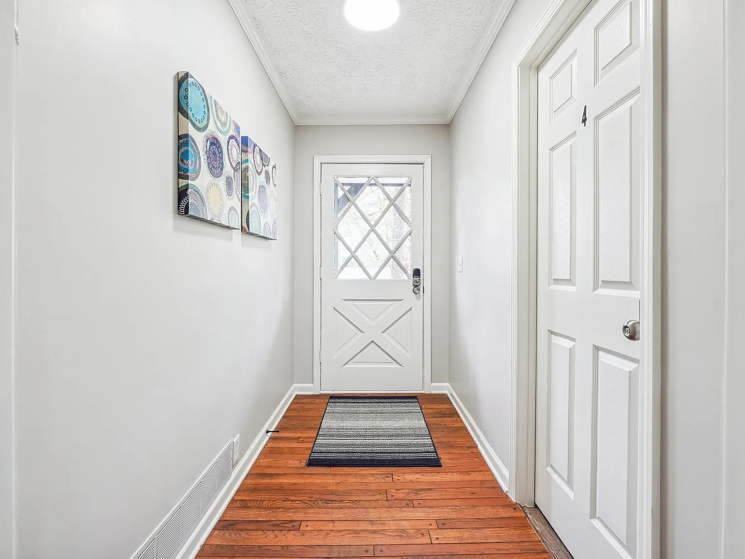 4 bed, 2.0 bath, 1900 sqft, $819 — Photo 4