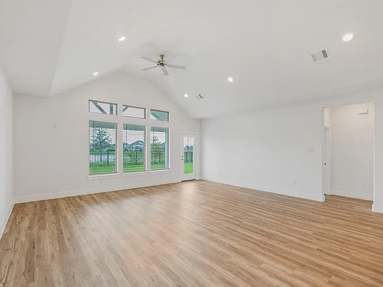 832 Sarasota Shore Dr — Photo 10