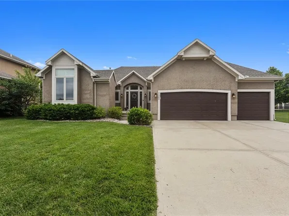 11260 S Whitehall St, Olathe, KS 66061