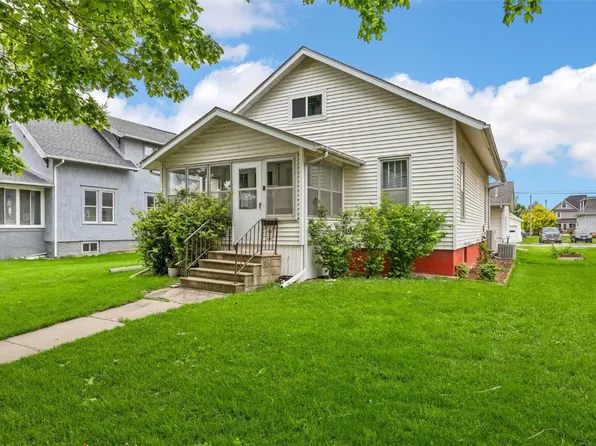 349 E Washington St, Marengo, IA 52301