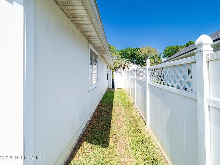 2704 Coachman Lakes Dr — Photo 6